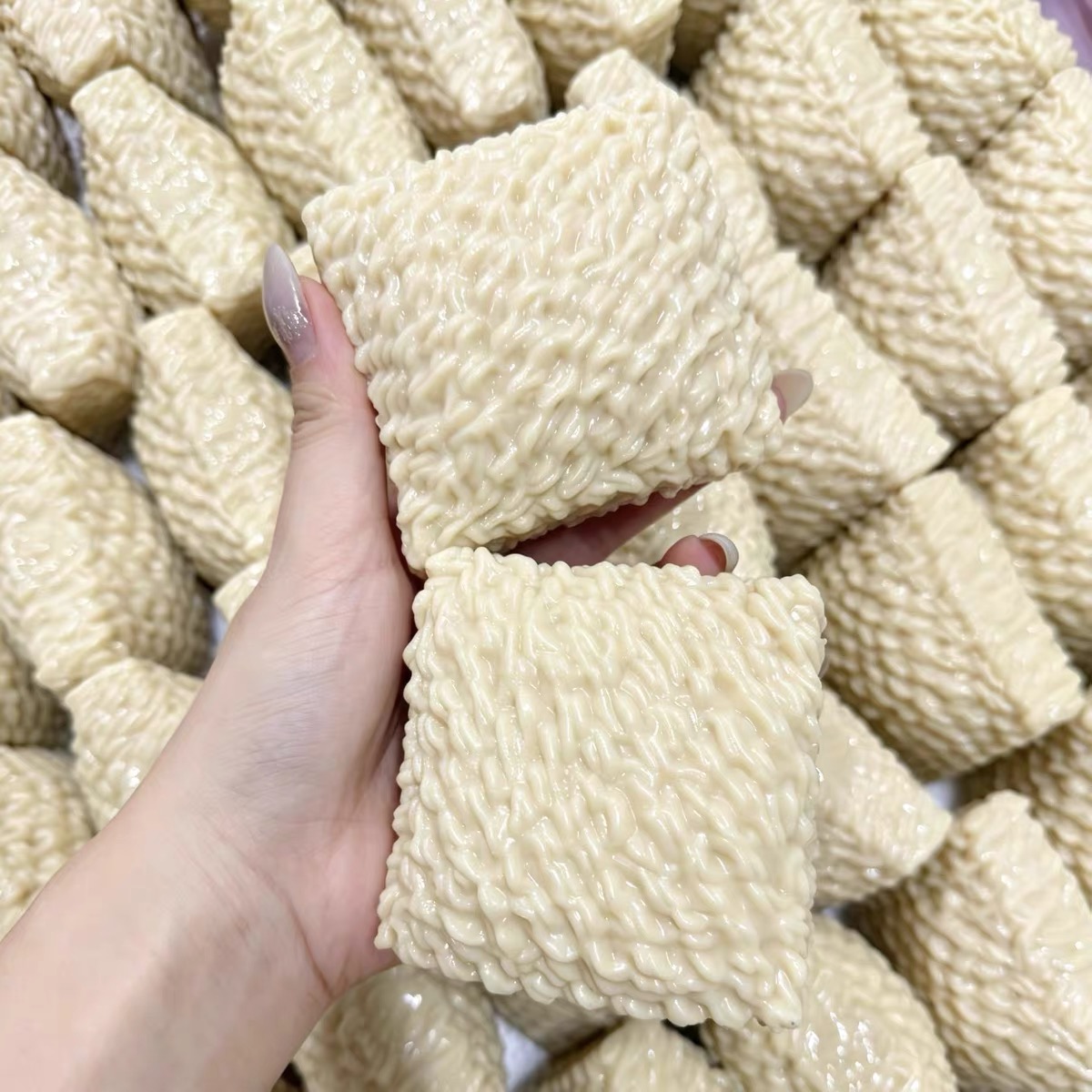 カリカリの焼きそば型 スクイーズ ストレスボール フィジェッ - Building Blocks のレビューと価格