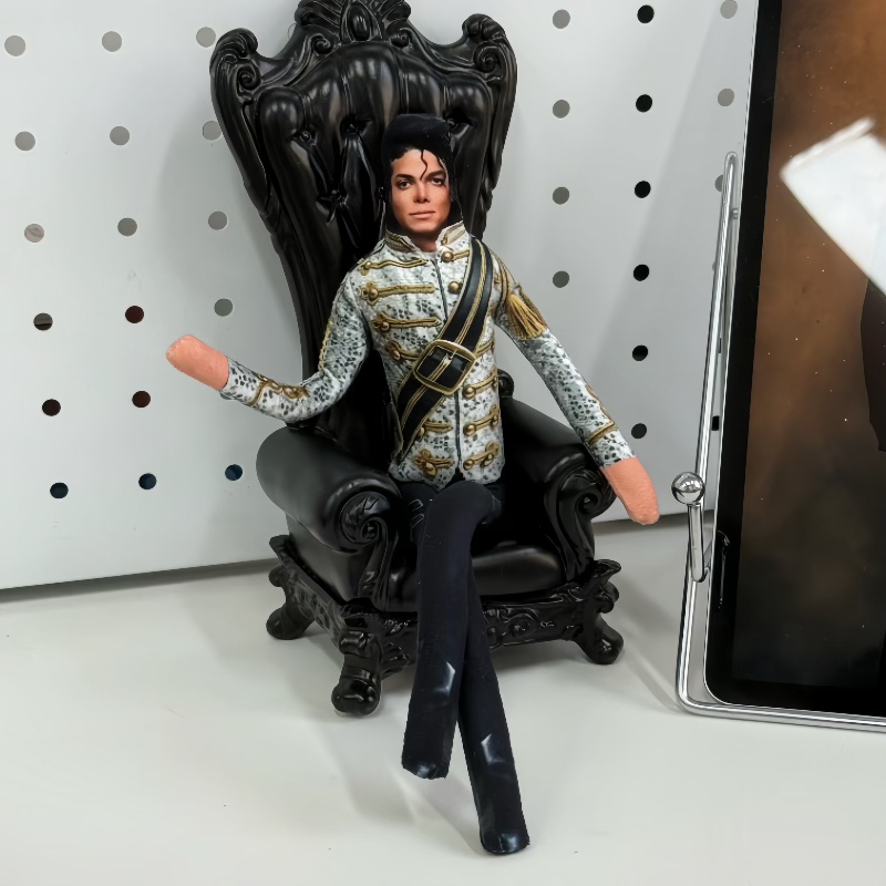 マイケル・ジャクソンの曲げられるぬいぐるみ、鉄線フレーム入り - Dolls のレビューと価格